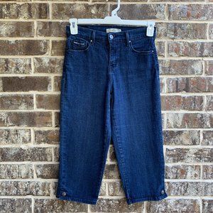 Levi's Women's Mid Rise Cropped Capri Jeans